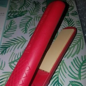 Her Styler prefessional ceramic straightener